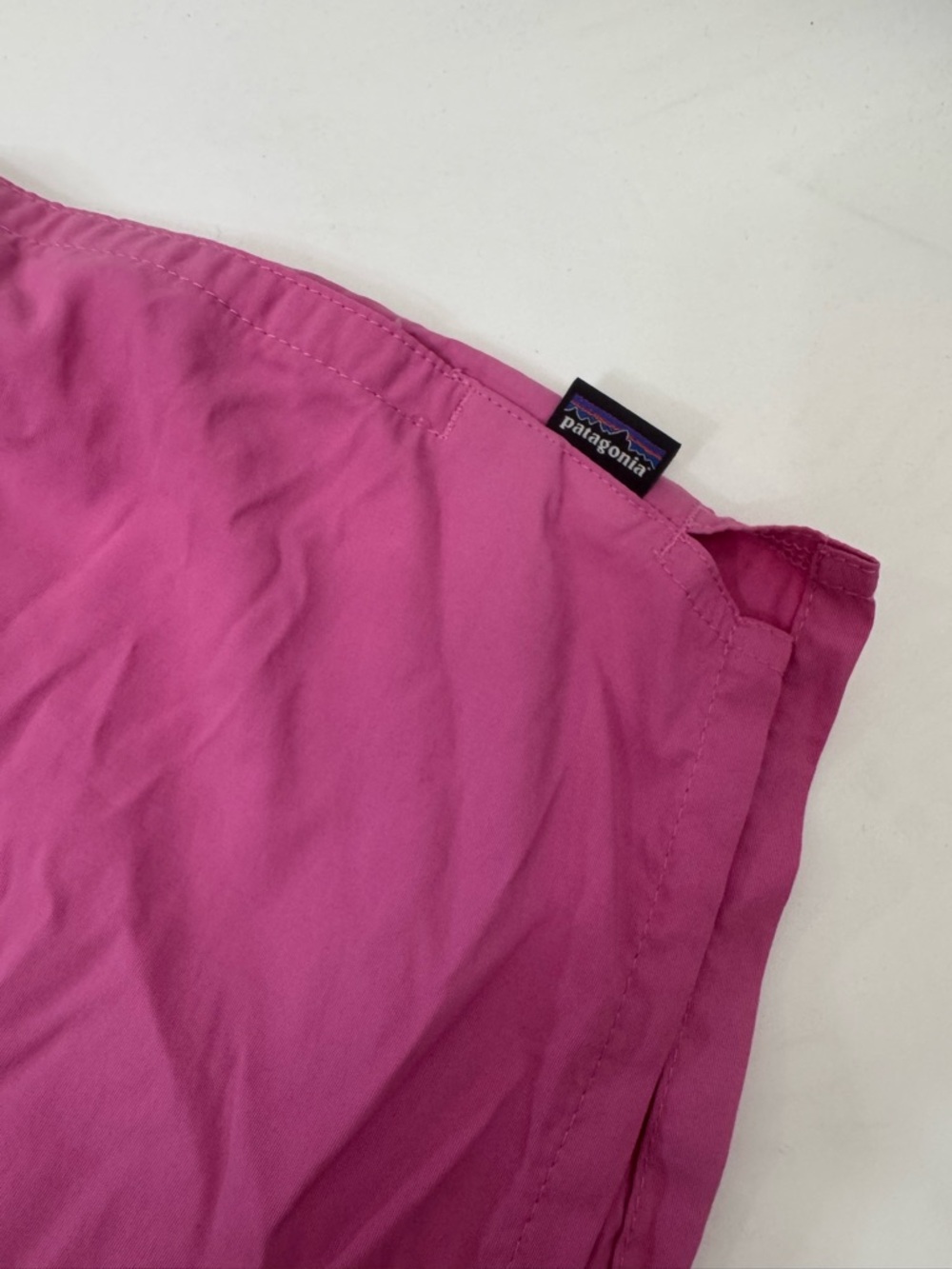 Patagonia Barely Baggies Magenta Pink Shorts Size Medium - Picture 2 of 9